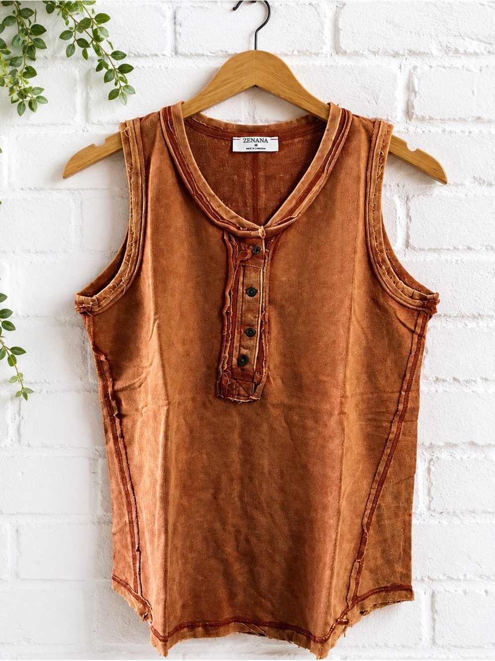 Zenana SZ LG. Washed Half-Button Raw Edge Sleeveless Henley Tank Top Rust Orange - Picture 2 of 6